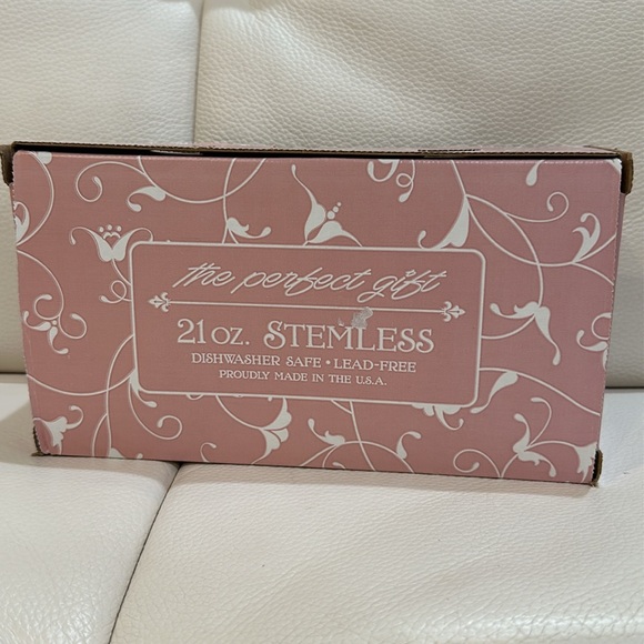 NIB Susquehanna “MR. RIGHT and MRS. Always RIGHT” 21 oz. STEMLESS GLASS - Picture 4 of 7